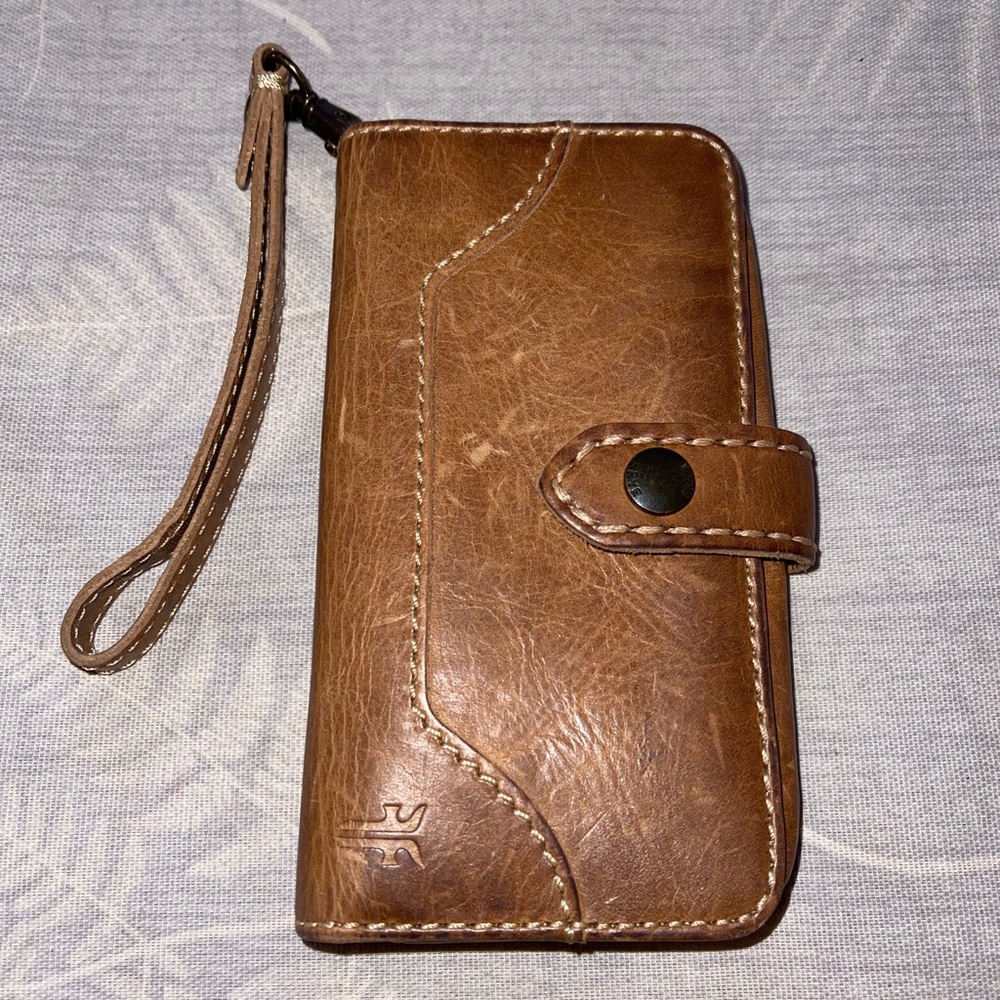 Frye Melissa Phone Wallet Beige